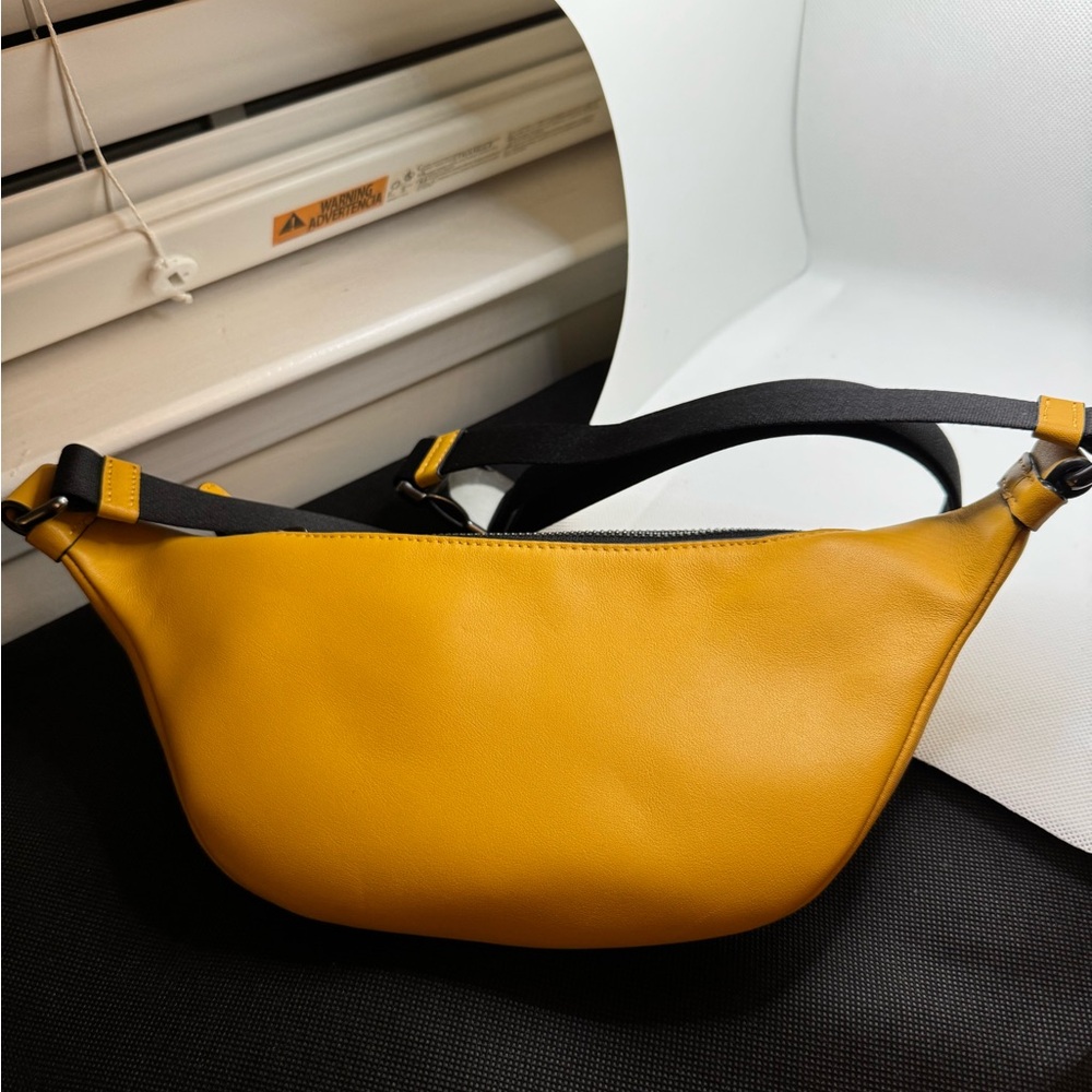 Coach WARREN MINI BELT BAG IN COLORBLOCK SIGNATURE CANVAS - Picture 5 of 7